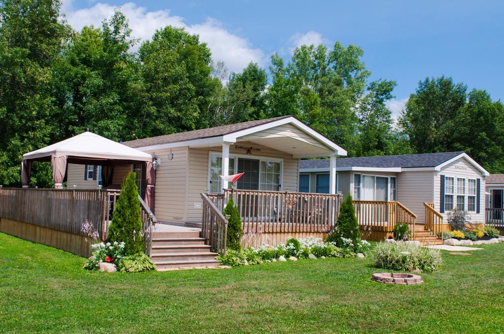 Woodland Estate Resort Campbellford Exterior photo